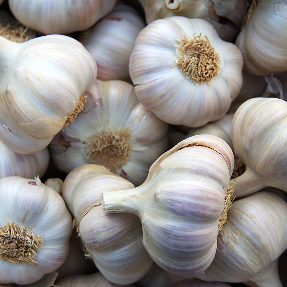 GARLIC GOODNESS UNVEILING THE HEALTH BENEFITS OF THIS FLAVORFUL BULB